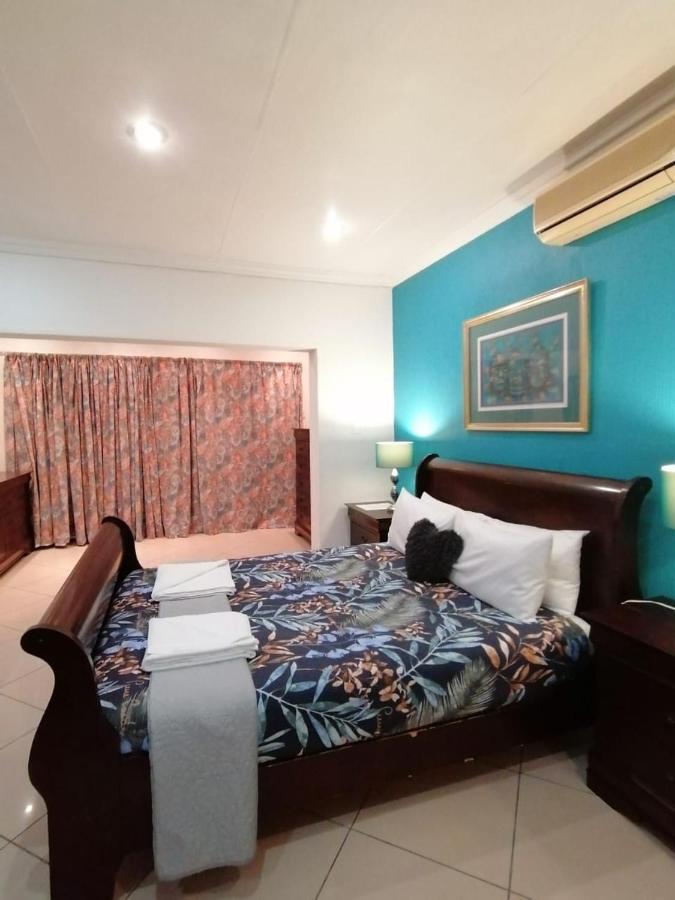 Palm View Guest House Pretoria-Noord Buitenkant foto