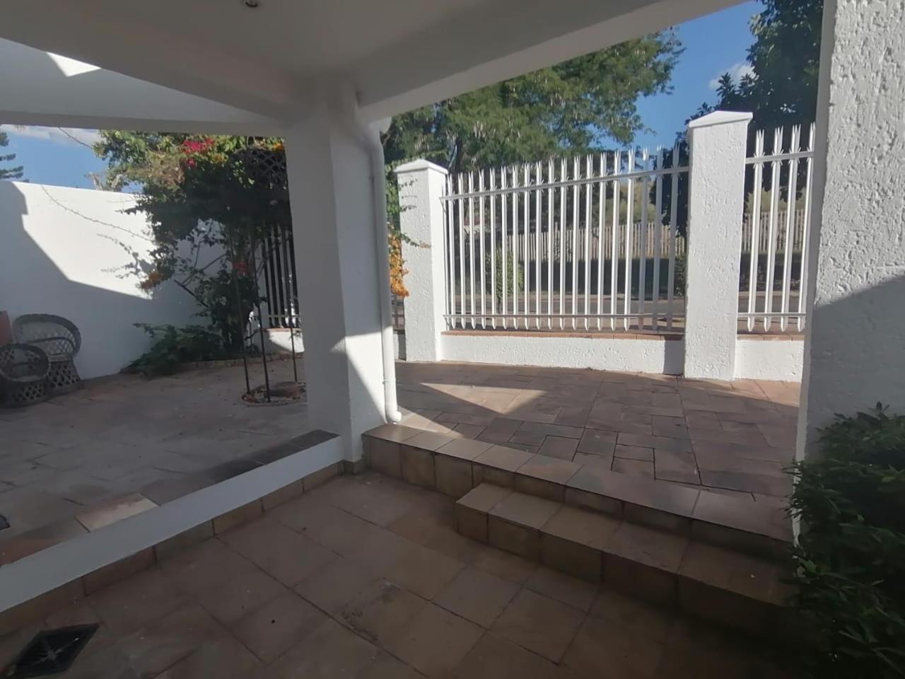 Palm View Guest House Pretoria-Noord Buitenkant foto